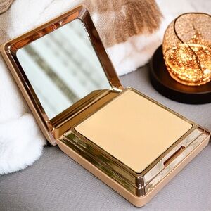 NATASHA DENONA HY-GLAM Powder Foundation
NIB